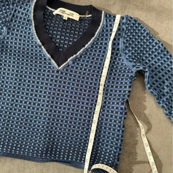 Diane Von Furstenberg Textured Crop Stretchy Blue V-Neck Sweater - Picture 7 of 9